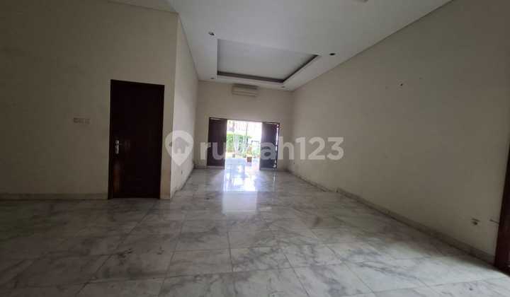 ******** in Menteng Quiet Comfortable Location. 2