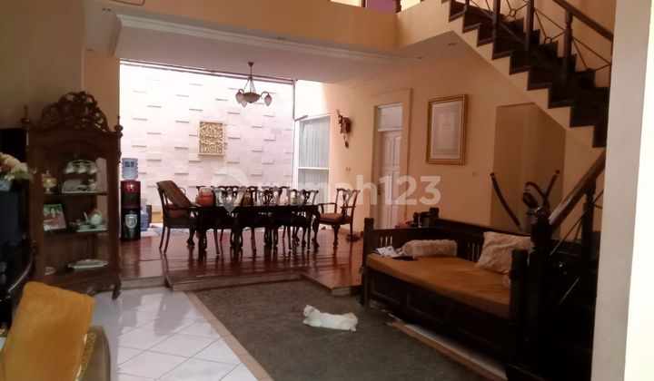 A comfortable 2-story house in oomp 2