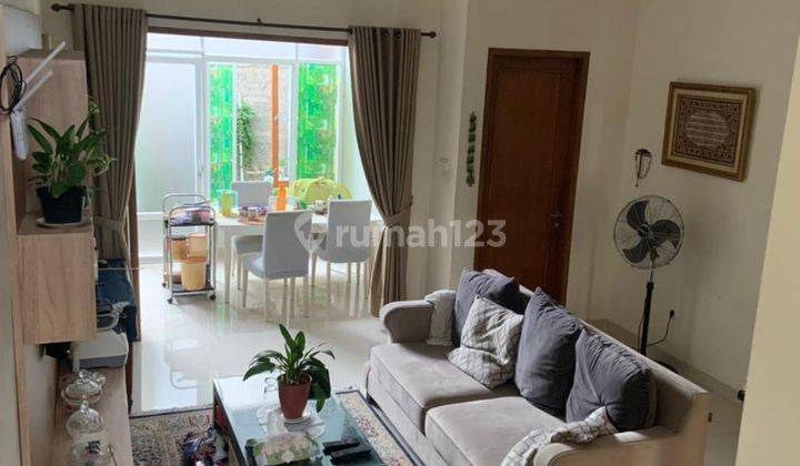 ruang tamu runah2 lantai cantik di grand