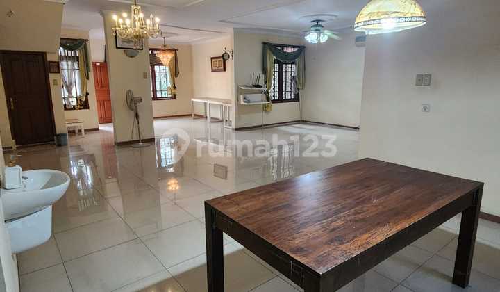 Dijual.rumah 2 Lantai Di Duren Sawit. 2