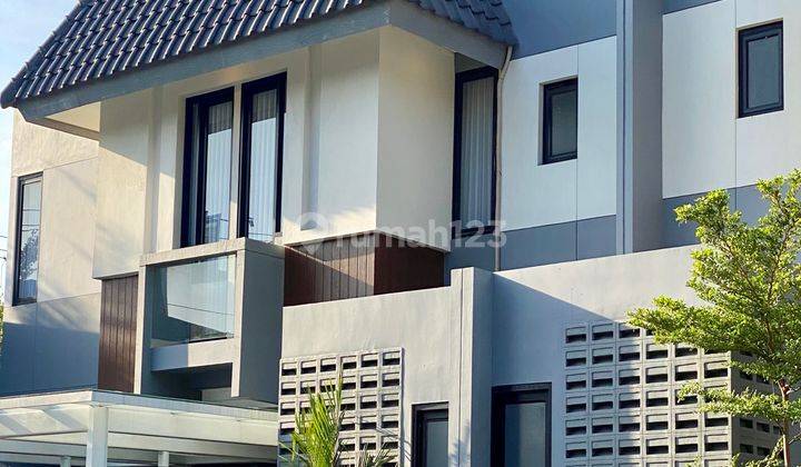 Rumah Mewah 2 Lantai Pinggir Jalan Kawasan Prestisius 1