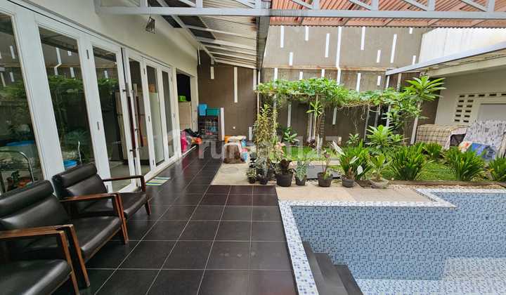 Rumah Mewah Dengan Kolam Renang Di Jl. Muara Sari 1, G 2