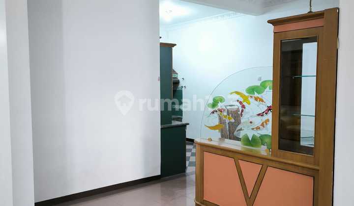 Rumah Terawat Semi Furnished Di Batununggal 2