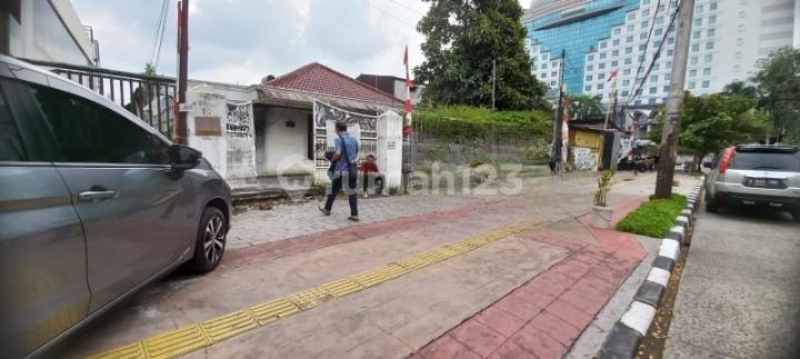 Dijual Rumah Tua Hitung Tanah Harga Dibawah NJOP di Jalan Utama Bungur Raya Jakarta Pusat