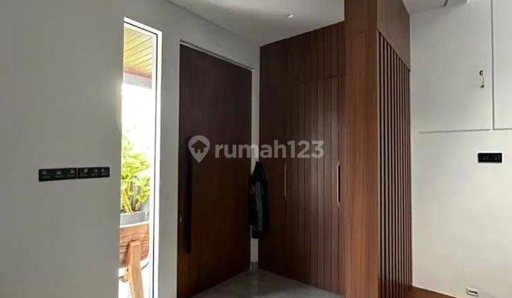 Rumah dengan Kolam Renang  Siap Huni  Dijual di Cibubur Jakarta Timur Baru Siap Huni 2