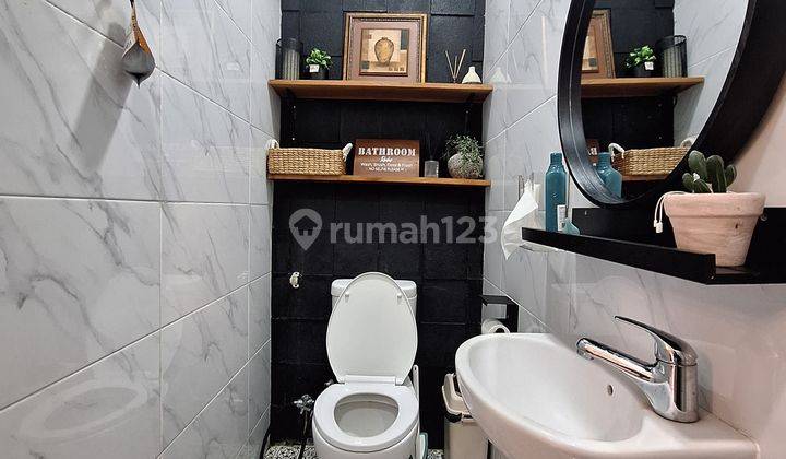 RUMAH CANTIK dan ASRI 

DI KOMPLEK ELITE AREA BUARAN 

DUREN SAWIT JAKARTA TIMUR

 2