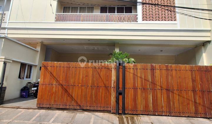 Rumah Di Cempaka Putih Siap Huni Dg Kolam Renang Dan Roof Top 1
