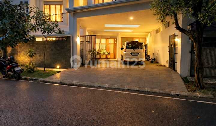 Rumah Baru Mewah Dilengkapi Kolam Renang di Komplek Elite Duren Sawit Jakarta Timur