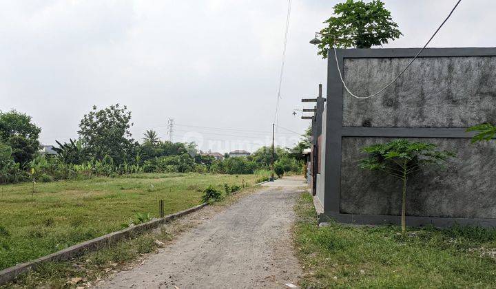 Dekat Tugu Jogja Dan Kampus Poltekes di Banyuraden  2