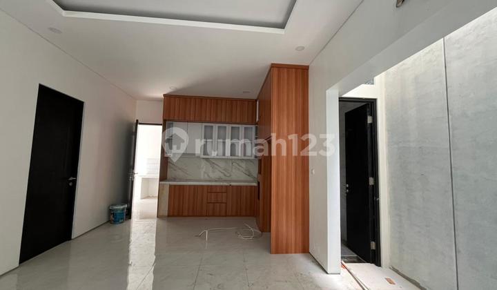Dekat Ugm dan Jl Kaliurang Jogja, Rumah 2 Lantai Full Furnish 2