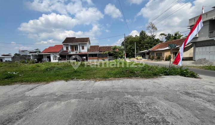 STRATEGIS KOST MAGUWO: 5 Menit Kampus Instiper dan Amikom Jogja