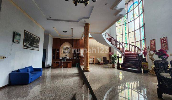 Di Jual Villa Jumbo Mewah Siap Huni Cemara Asri 2