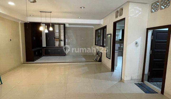 Dijual Villa Mewah The Palace Daerah Polonia 2