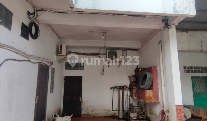 For Sale Cheap, Three Joined Shophouses, Suitable for Office in Helvetia. 2