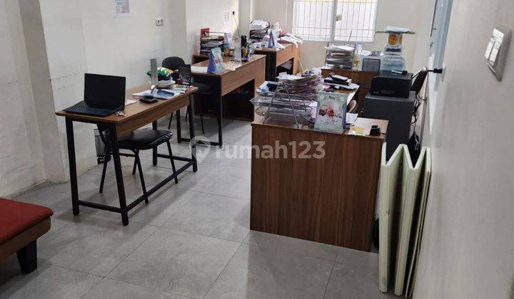 ruang keluarga dijual villa semi kantor mutiara