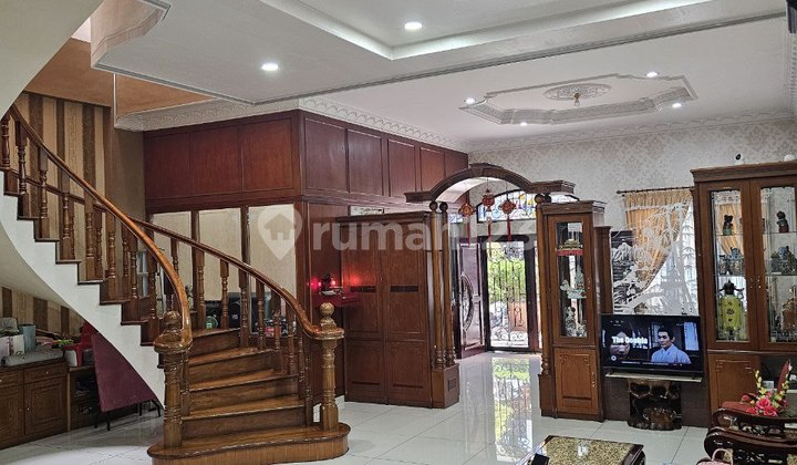 Dijual Villa Murah Strategis Taman Anggrek Jalan Amir Hamzah