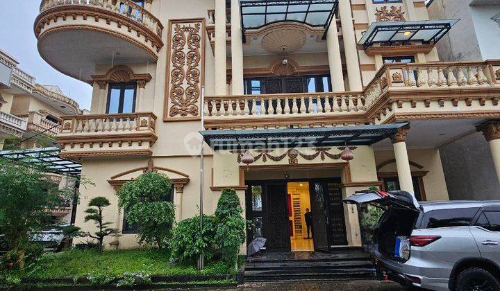 Villa Lux Dijual di Taman Anggrek Jl Amir Hamzah 1