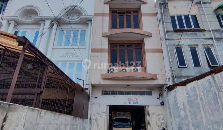 Ruko Pusat Kota Kawasan Ramai Lokasi Strategis di Gatot Subroto 1