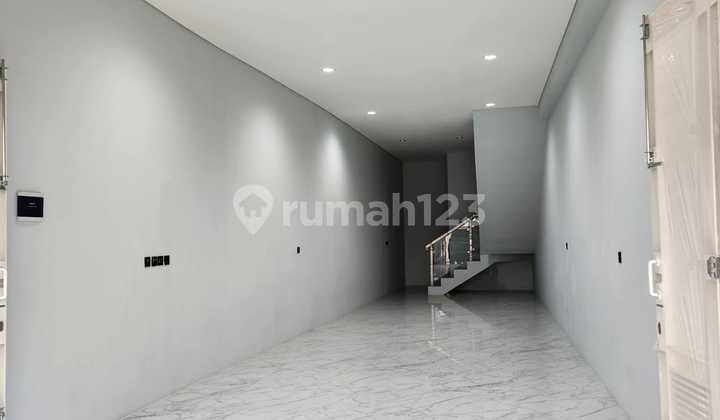 Strategic Shop House in the City Center, New and Ready to Use Strategic Shop House in the City Center, New and Ready to Use