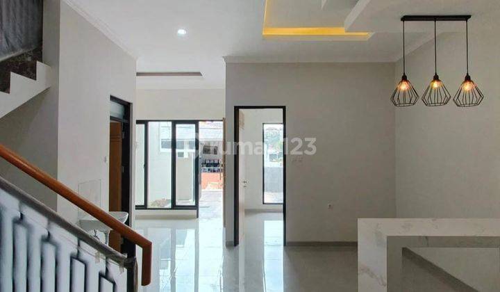 Minimalis Modern di Mulyosari Utara Surabaya Timur 2