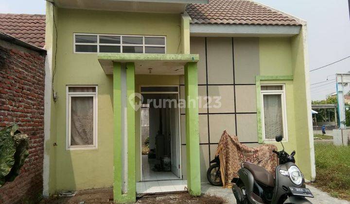 tampak depan dijual rumah di graha kota