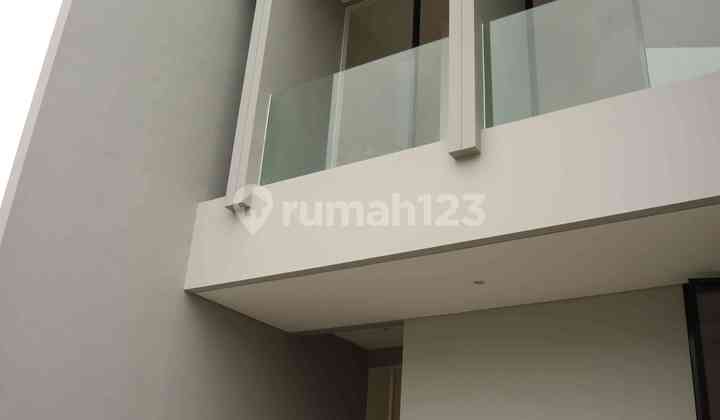 Gress Rumah Modern Graha Green Garden Surabaya