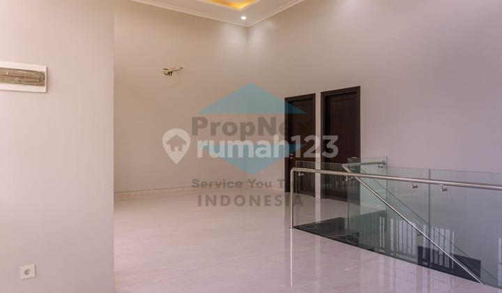 East Emerald Mansion 2