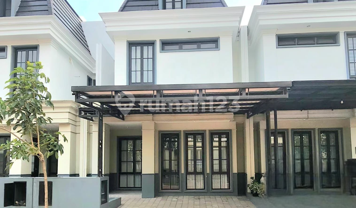 White House Dian Palace Grass House