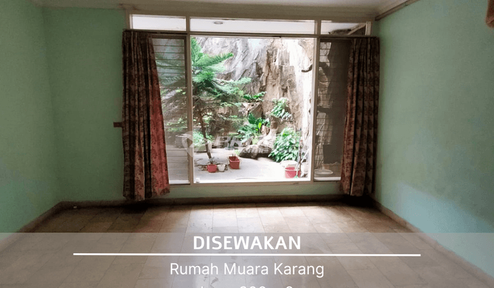 Rumah Pinggir Jalan Muara Karang, Jakarta Utara 1