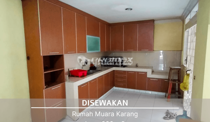 Rumah Pinggir Jalan Muara Karang, Jakarta Utara 2