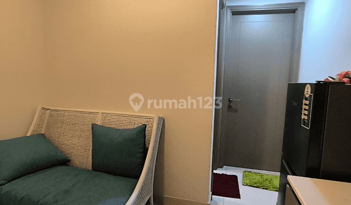 Apartemen 1 BR Gold Coast Furnished 2