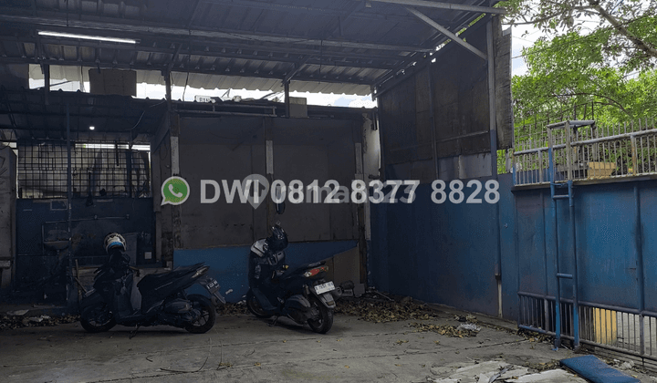 Rumah Pinggir Jalan Cocok untuk Bengkel Otomotif atau restoran di Grogol, Jakarta Barat 2