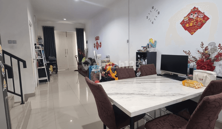 Rumah 2 Lantai Sudah Renovasi Semi Furnished Taman Semanan Indah, Jakarta Barat 2