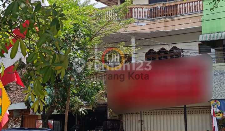 Business Building on Kartini Street 2