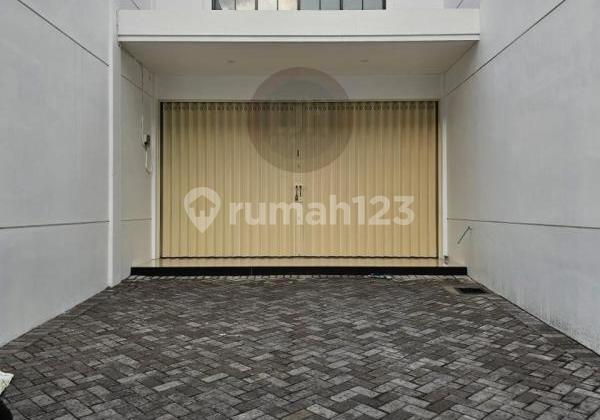 Ready-to-use shophouse in Middle Alley 2