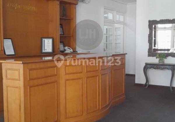 House and business premises on Papandayan Street. 2