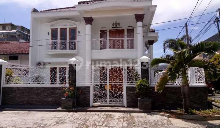 Rumah Mewah Di Tubagus Ismail, Dago, Bandung