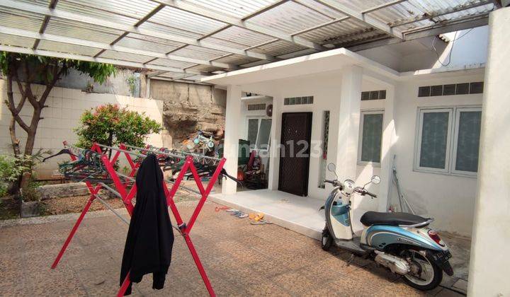 Rumah Bagus Semi Furnished SHM di Cipinang, Jakarta Timur 1