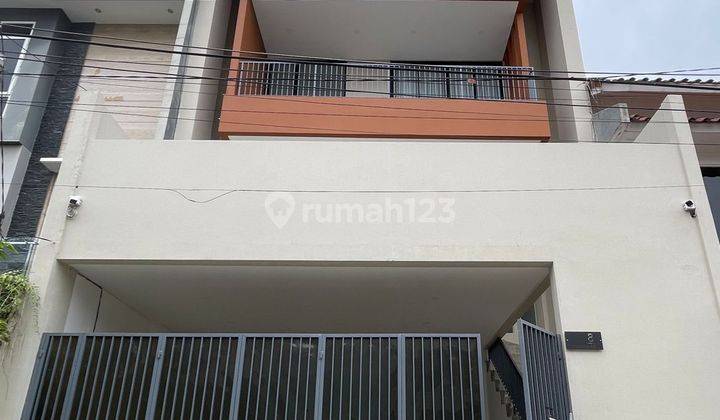 Rumah Baru 4 Lantai SHM di Pulomas, Jakarta Timur 1