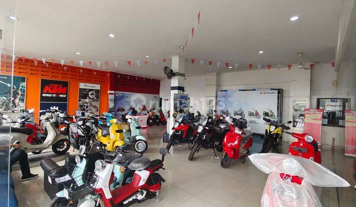 Gedung Showroom dan Bengkel Motor di Jalan KH Hasyim Ashari 1190 m 2