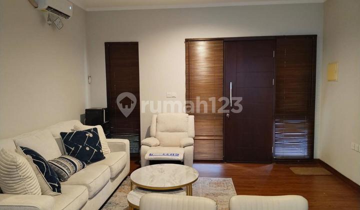 4 Bedroom House in Burgundy Summarecon Bekasi Semi Furnished 1