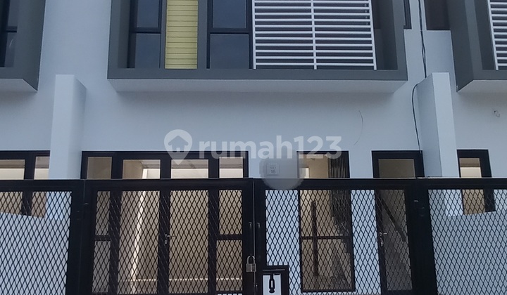 3-Story Shop House, 8 Meters Wide, in Prima Harapan, North Bekasi 1
