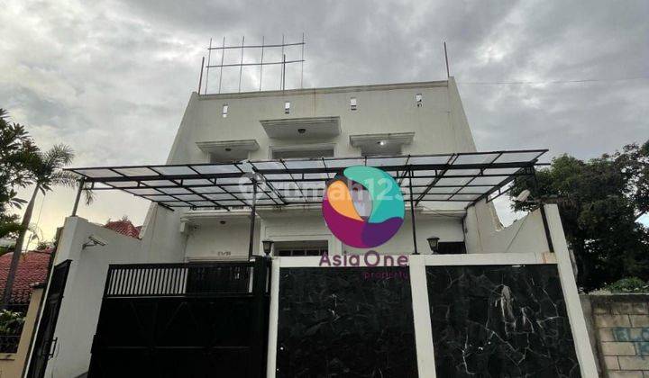 Rumah 2 lantai Furnish Bagus di Taman Kedoya Baru Jakarta Barat  1