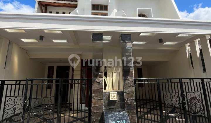 Rumah 2 Lantai Bagus Murah Siap Huni di Komplek Pondok Bambu Jakarta Timur