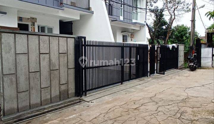 Rumah 2 Lantai Baru Murah Semi Furnish di Jatiwaringin Pondokgede 2