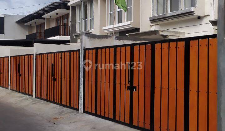 Rumah 2 Lantai Baru Modern Murah di Setia Jatiwaringin Pondokgede 2