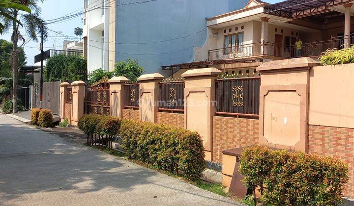 Rumah Clasik Mewah di Billymoon Pondok Kelapa Jakarta Timu, Murah 1