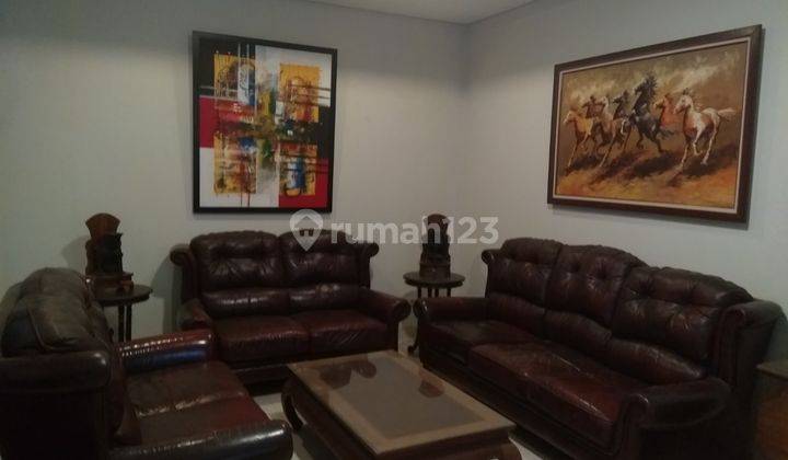 ruang tamu rumah 2lantai baru clasik mewah