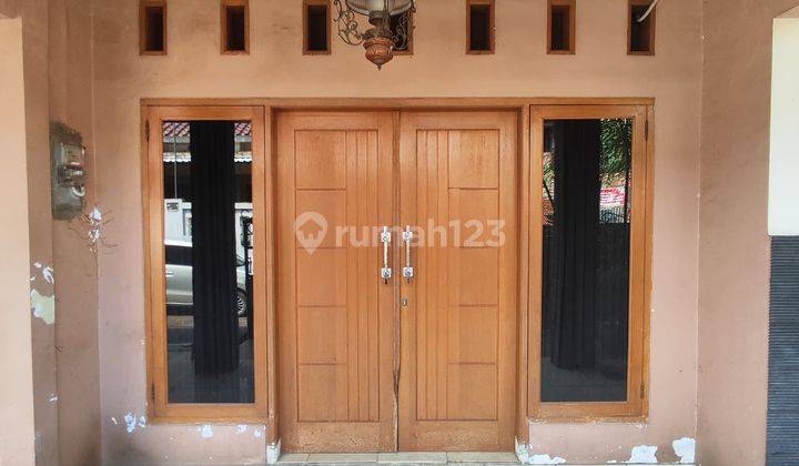 tampak depan rumah clasik murah tanah luas