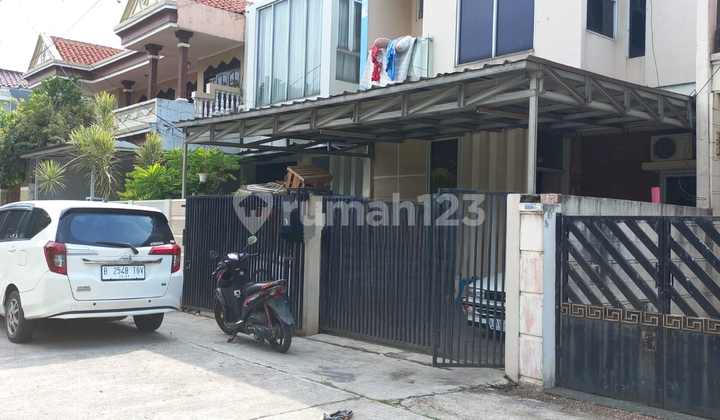 Nice Cheap 2-Story House in a Lush Area at Billymoon, Pondok Kelapa, East Jakarta Nice Cheap 2-Story House in a Lush Area at Billymoon, Pondok Kelapa, East Jakarta